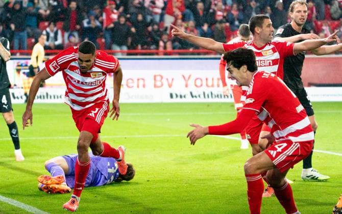 17 10 2025, Football, GER, Men, 1 Bundesliga, DFL, Matchday 7, 1 FC Union Berlin Borussia Mönchengladbach Danilho Doekhi 1 FC Union Berlin, li celebrates his goal to make it 2 0 Berlin Stadion An der Alten Förtserei Berlin Germany