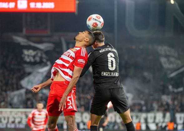 Soccer, Men, Season 2025 2026, 1 Bundesliga 7 Matchday , 1 FC Union Berlin Borussia Mönchengladbach, v l Danilho Doekhi 1 FC Union , Yannik Engelhardt Borussia Mönchengladbach , 17 10 2025, Copyright: xMatthiasxKochx