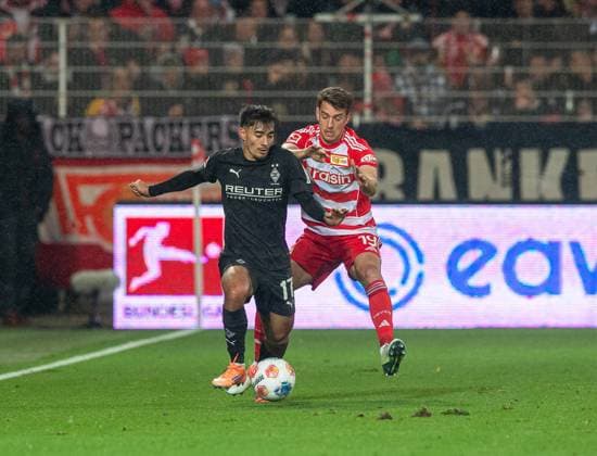 Soccer, Men, Season 2025 2026, 1 Bundesliga 7 Matchday , 1 FC Union Berlin Borussia Mönchengladbach, v l Jens Castrop Gladbach , Janik Haberer 1 FC Union Berlin , 17 10 2025, Copyright: xSebastianxRäppold MatthiasxKochx