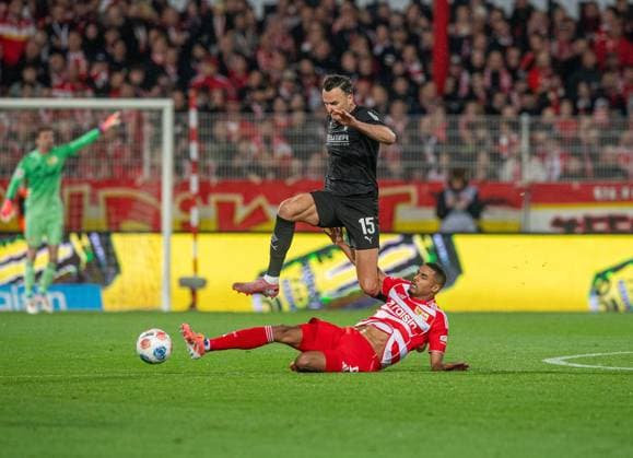 Soccer, Men, Season 2025 2026, 1 Bundesliga 7 Matchday , 1 FC Union Berlin Borussia Mönchengladbach, v l Haris Tabakovic Gladbach , Danilho Doekhi 1 FC Union Berlin , 17 10 2025, Copyright: xSebastianxRäppold MatthiasxKochx