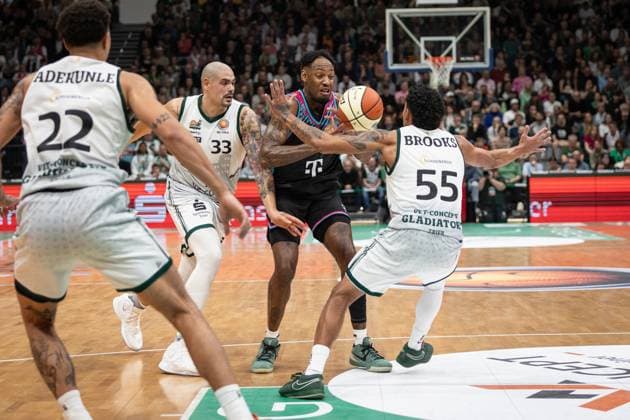 easyCredit BBL Cup, VET CONCEPT Gladiators Trier vs Telekom Baskets Bonn, 17 10 2025 Jeff Garrett Jr Telekom Baskets Bonn 4 fills up easyCredit BBL Cup, VET CONCEPT Gladiators Trier vs Telekom Baskets Bonn, 17 10 2025, SWT Arena Trier Copyright: xBEAUTIFULxSPORTS Derixx