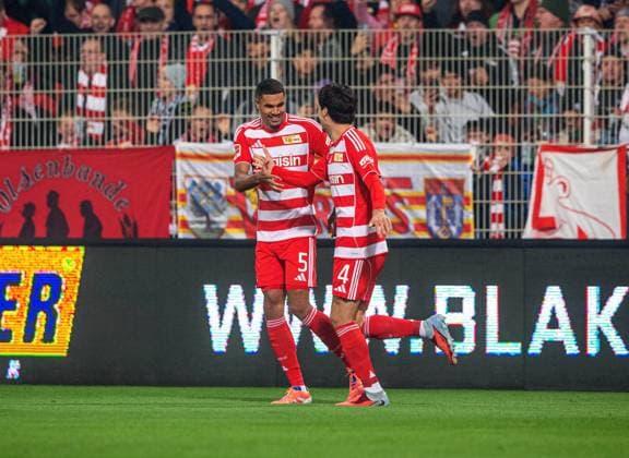 Soccer, Men, Season 2025 2026, 1 Bundesliga 7 Matchday , 1 FC Union Berlin Borussia Mönchengladbach, v l Danilho Doekhi 1 FC Union Berlin , Diogo Leite 1 FC Union Berlin , Cheering after goal to 1 0, 17 10 2025, Copyright: xSebastianxRäppold MatthiasxKochx