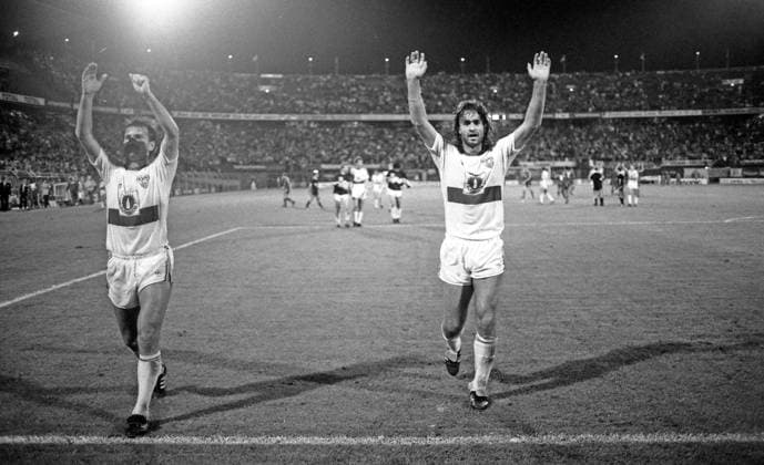 27.09.89 Feyenoord Rotterdam - VfB Stuttgart Niederlande, Rotterdam, 27.09.1989, Fussball, Saison 1989 1990, UEFA-Cup, Feyenoord Rotterdam - VfB Stuttgart (2:1): v.l. Demir Hotic, Maurizio Gaudino (beide VfB Stuttgart). *** 27 09 89 Feyenoord Rotterdam VfB Stuttgart Netherlands, Rotterdam, 27 09 1989, Football, Season 1989 1990, UEFA Cup, Feyenoord Rotterdam VfB Stuttgart 2 1 v l Demir Hotic, Maurizio Gaudino both VfB Stuttgart