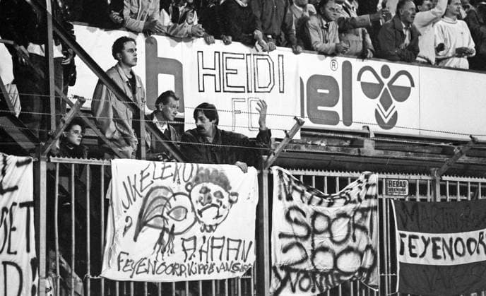 27.09.89 Feyenoord Rotterdam - VfB Stuttgart Niederlande, Rotterdam, 27.09.1989, Fussball, Saison 1989 1990, UEFA-Cup, Feyenoord Rotterdam - VfB Stuttgart (2:1): Feyenoord Rotterdam Fans. *** 27 09 89 Feyenoord Rotterdam VfB Stuttgart Netherlands, Rotterdam, 27 09 1989, Football, Season 1989 1990, UEFA Cup, Feyenoord Rotterdam VfB Stuttgart 2 1 Feyenoord Rotterdam Fans