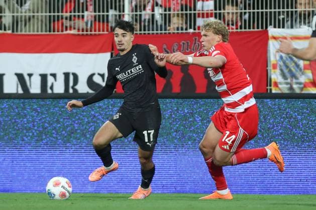 17 10 2025, xtgx, Soccer 1 Bundesliga Union Berlin Borussia Moenchengladbach v l Jens Catrop Gladbach, 17 , Leopold Querfeld Union Berlin, 14 Zweikampf, Duell, Kampf, tackle DFL DFB REGULATIONS PROHIBIT ANY USE OF PHOTOGRAPHS as IMAGE SEQUENCES and or QUASI VIDEO Berlin