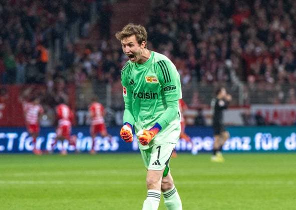 Soccer, Men, Season 2025 2026, 1 Bundesliga 7 Matchday , 1 FC Union Berlin Borussia Mönchengladbach, Goalkeeper Frederik Rönnow 1 FC Union , Cheering after goal to 2 0 17 10 2025, Copyright: xMatthiasxKochx