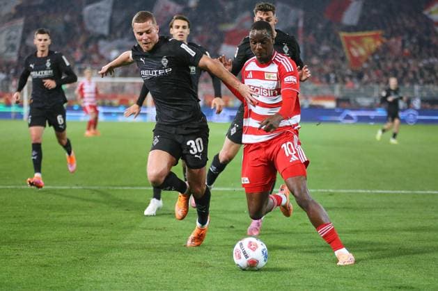 Berlin, Germany, 17 10 2025 Stadion Alte Försterei 7 Matchday, Season 2025 26, 1 Soccer Bundesliga Union Berlin Borussia Mönchengladbach Nico Elvedi 30, Borussia Mönchengladbach and Ilyas Ansah 10, Union Berlin in duel Copyright: xdtsxNachrichtenagenturx dts_88967