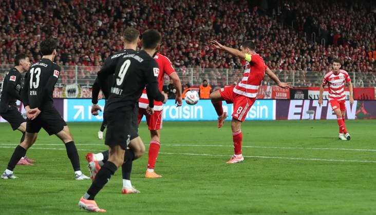 Rani Khedira scores the goal for the 3 1 duel Match scene Action Sport Football Soccer Bundesliga Men DFL 7 Matchday Season 2025 2026 17 10 2025 1 FC Union Berlin FCU vs Borussia Mönchengladbach BMG DFL regulations prohibit any use of photographs as image sequences and or quasi video