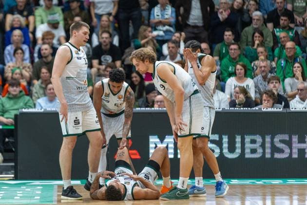 Nolan Adekunle VET CONCEPT Gladiators Trier, 22 lies on the floor, Marco Hollersbacher VET CONCEPT Gladiators Trier, 09 and Eli Brooks VET CONCEPT Gladiators Trier, 55 look after him VET CONCEPT Gladiators Trier vs Telekom Baskets Bonn, Basketball, easy Credit BBL Cup, Matchday 2, Round of 16, 2025 2026, 17 10 2025 VET CONCEPT Gladiators Trier vs Telekom Baskets Bonn, Basketball, easy Credit BBL Cup, Matchday 2, Round of 16, 2025 2026, 17 10 2025 Trier Copyright: xEibner-Pressefoto GerhardxWingenx EP_GWR
