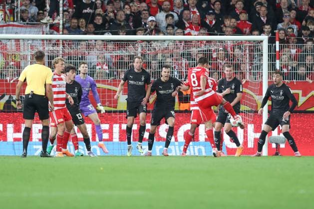 17 10 2025, xtgx, Soccer 1 Bundesliga Union Berlin Borussia Moenchengladbach v l Goal for 3 1 by Rani Khedira Union Berlin, 8 DFL DFB REGULATIONS PROHIBIT ANY USE OF PHOTOGRAPHS as IMAGE SEQUENCES and or QUASI VIDEO Berlin