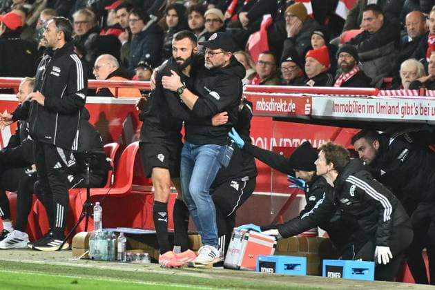 Franck Honorat Borussia Moenchengladbach, 9 and Steffen Baumgart 1 FC Union Berlin, Head Coach GER, 1 FC Union Berlin vs Borussia Moenchengladbach, Football, Bundesliga, Season 2025 2026, Matchday 7, 17 10 2025 DFL REGULATES PROHIBIT ANY USE OF PHOTOGRAPHS AS IMAGE SEQUENCES AND OR QUASI VIDEO GER, 1 FC Union Berlin vs Borussia Moenchengladbach, Football, Bundesliga, Season 2025 2026, Matchday 7, 17 10 2025 Berlin Copyright: xEibner-Pressefoto RyanxSleimanx EP_RSN