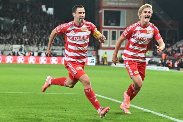 Rani Khedira 1 FC Union Berlin, 8 cheers after goal GER, 1 FC Union Berlin vs Borussia Moenchengladbach, Football, Bundesliga, Season 2025 2026, Matchday 7, 17 10 2025 DFL REGULATES PROHIBIT ANY USE OF PHOTOGRAPHS AS IMAGE SEQUENCES AND OR QUASI VIDEO GER, 1 FC Union Berlin vs Borussia Moenchengladbach, Football, Bundesliga, Season 2025 2026, Matchday 7, 17 10 2025 Berlin Copyright: xEibner-Pressefoto RyanxSleimanx EP_RSN