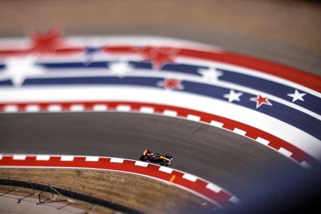 F1 - UNITED STATES GRAND PRIX 2025 81 PIASTRI Oscar (aus), McLaren F1 Team MCL39, action during the 2025 Formula 1 United States Grand Prix, 19th round of the 2025 FIA Formula One World Championship, WM, Weltmeisterschaft from October 17 to 19, 2025 on the Circuit of the Americas, in Austin, Texas, United States of America - AustinUnited States  Copyright: xXavixBonillax