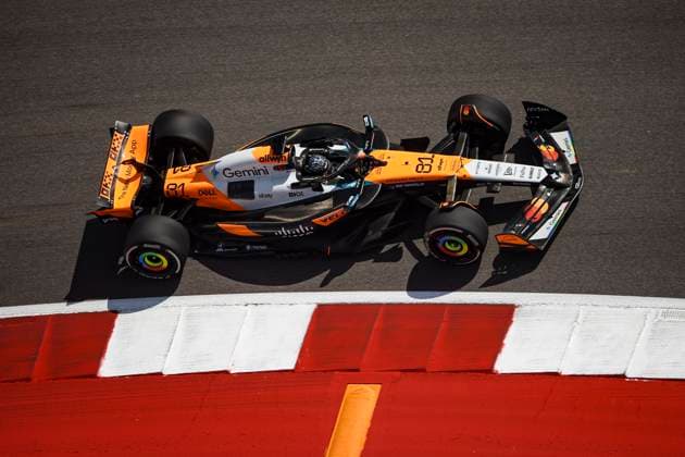 F1 - UNITED STATES GRAND PRIX 2025 81 PIASTRI Oscar (aus), McLaren F1 Team MCL39, action during the 2025 Formula 1 United States Grand Prix, 19th round of the 2025 FIA Formula One World Championship, WM, Weltmeisterschaft from October 17 to 19, 2025 on the Circuit of the Americas, in Austin, Texas, United States of America - AustinUnited States  Copyright: xXavixBonillax