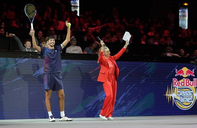 TENNIS - ATP, Tennis Herren Erste Bank Open VIENNA,AUSTRIA,17.OCT.25 - TENNIS - ATP World Tour, Erste Bank Open, Red Bull BassLine. Image shows Alexei Popyrin (AUS) and presenter Barbara Schett.  GEPAxpictures xWalterxLuger