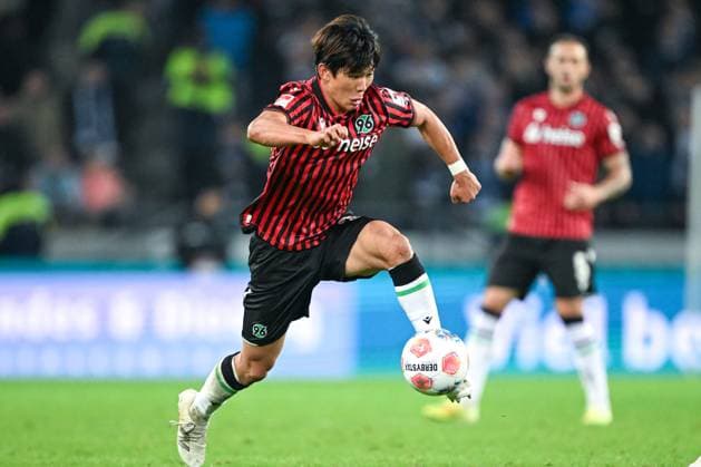 2 Bundesliga Hannover 96 FC Schalke 04 on 17 10 2025 at the HDI Arena in Hannover Hayate Matsuda Hannover on the ball MT