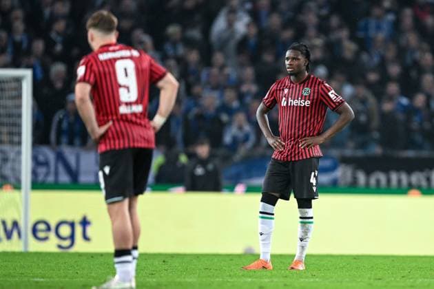 2 Bundesliga Hannover 96 FC Schalke 04 on 17 10 2025 at the HDI Arena in Hannover Hendry Blank Hannover dissatisfied, disappointed, disappointed, dejected MT