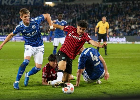 Germany Soccer 2 Bundesliga 2025 26, 9 Matchday Hannover 96 vs FC Schalke 04 Heinz von Heiden Arena Stadion Hannover Husseyn Chakroun Hannover 96, 14 Hayate Matsuda Hannover 96, 27 Hasan Kurucay Hasan Kurucay FC Schalke 04, 4 Felipe Sanchez Felipe Sanchez FC Schalke 04, 2 Hannover Copyright: xAymanxAlahmedx