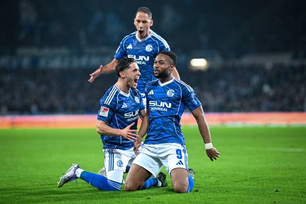 2 Bundesliga Hannover 96 FC Schalke 04 on 17 10 2025 at the HDI Arena in Hannover Cheering, goal celebration, goal scorer, goal scorer Moussa Sylla Schalke 04 cheers after his goal to 0 2 with Soufiane El Faouzi Schalke 04 MT