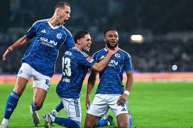 2 Bundesliga Hannover 96 FC Schalke 04 on 17 10 2025 at the HDI Arena in Hannover Cheering, goal celebration, goal scorer, goal scorer Moussa Sylla Schalke 04 cheers after his goal to 0 2 with Soufiane El Faouzi Schalke 04 MT