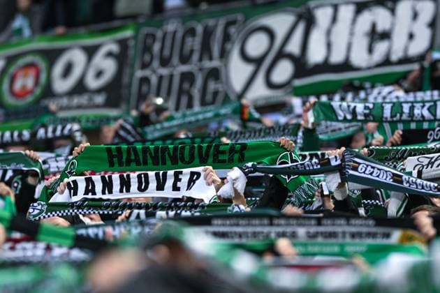 2 Bundesliga Hannover 96 FC Schalke 04 on 17 10 2025 at the HDI Arena in Hannover Fans of Hannover 96 hold their scarves in the air MT