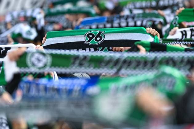 2 Bundesliga Hannover 96 FC Schalke 04 on 17 10 2025 at the HDI Arena in Hannover Fans of Hannover 96 hold their scarves in the air MT
