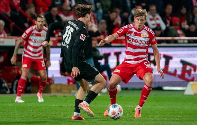 17 10 2025, Football, GER, Men, 1 Bundesliga, DFL, Matchday 7, 1 FC Union Berlin Borussia Mönchengladbach Aljoscha Kemlein 1 FC Union Berlin, re vs Philipp Sander Borussia Mönchengladbach, Mitte Berlin Stadion An der Alten Förtserei Berlin Germany