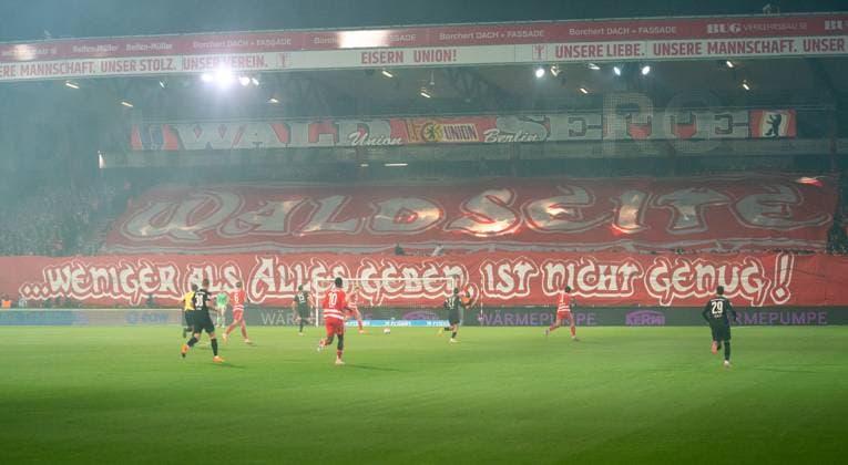 17 10 2025, Football, GER, Men, 1 Bundesliga, DFL, Matchday 7, 1 FC Union Berlin Borussia Mönchengladbach The fans of 1 FC Union Berlin show a choreography Berlin Stadion An der Alten Förtserei Berlin Germany