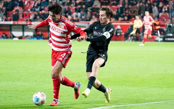 17 10 2025, Football, GER, Men, 1 Bundesliga, DFL, Matchday 7, 1 FC Union Berlin Borussia Mönchengladbach Diogo Leite 1 FC Union Berlin, l vs Rocco Reitz Borussia Mönchengladbach, re Berlin Stadion An der Alten Förtserei Berlin Germany