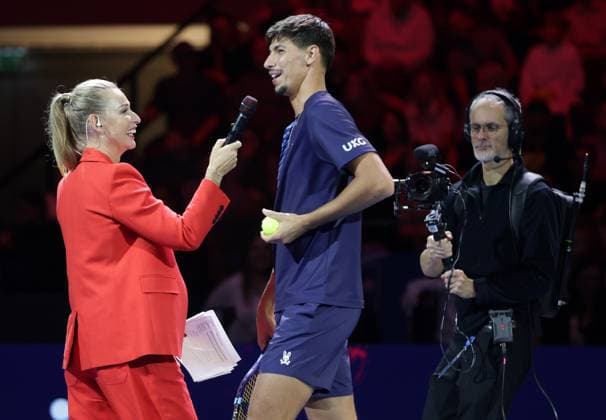 TENNIS - ATP, Tennis Herren Erste Bank Open VIENNA,AUSTRIA,17.OCT.25 - TENNIS - ATP World Tour, Erste Bank Open, Red Bull BassLine. Image shows presenter Barbara Schett and Alexei Popyrin (AUS). Keywords: interview.  GEPAxpictures xWalterxLuger