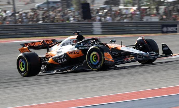 October 18, 2025, Austin, Texas, USA : 81 OSCAR PIASTRI McLaren Formula 1 Team in the afternoon sprints in turn 1. Austin USA - ZUMAm147 20251018_zap_m147_014 Copyright: xHossxMcBainx