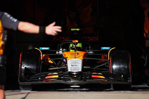 F1 - UNITED STATES GRAND PRIX 2025 04 NORRIS Lando (gbr), McLaren F1 Team MCL39, action during the 2025 Formula 1 United States Grand Prix, 19th round of the 2025 FIA Formula One World Championship, WM, Weltmeisterschaft from October 17 to 19, 2025 on the Circuit of the Americas, in Austin, Texas, United States of America - AustinUnited States  Copyright: xANTONINxVINCENTx