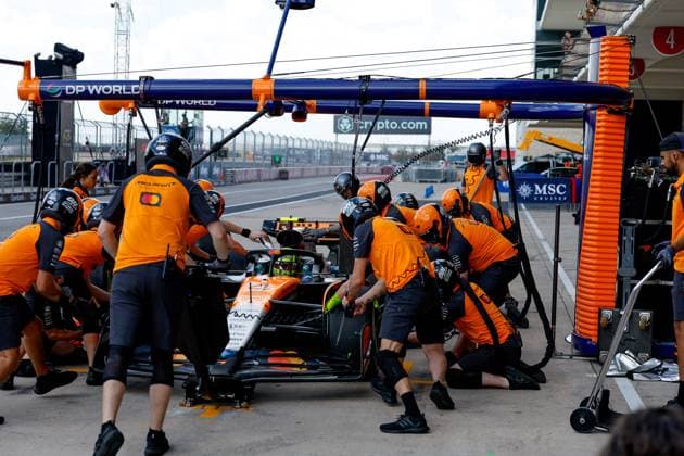 F1 - UNITED STATES GRAND PRIX 2025 04 NORRIS Lando (gbr), McLaren F1 Team MCL39, action during the 2025 Formula 1 United States Grand Prix, 19th round of the 2025 FIA Formula One World Championship, WM, Weltmeisterschaft from October 17 to 19, 2025 on the Circuit of the Americas, in Austin, Texas, United States of America - AustinUnited States  Copyright: xDPPIx
