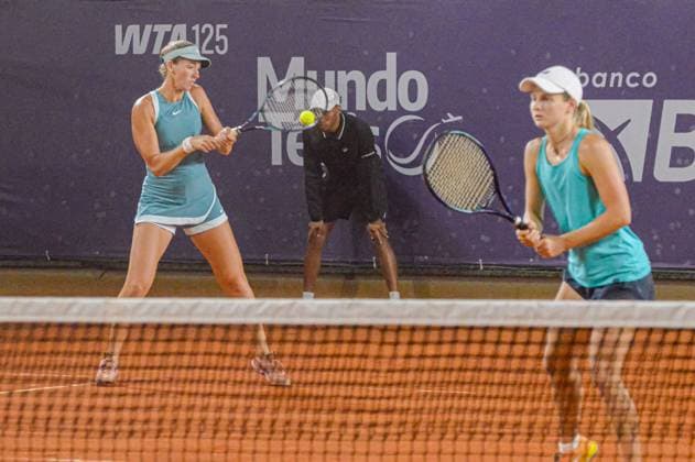 Rio Ladies Open - Semifinal Duplas - Ekaterine Gorgodze e Irene Burillo vs Miriana Tona e Tina Smith rio de janeiro (rj), 10 17 2025 - wta125 brazil rioladiesopen rj - player miriana tona performing a backhand during a match valid for the doubles semifinals of the rio ladies open 2025 held at techset academy in the city of rio de janeiro, this friday, october 17, 2025. (Foto: Gabby Costa Thenews2 imago images) SPO  Copyright: xGabbyxCostax