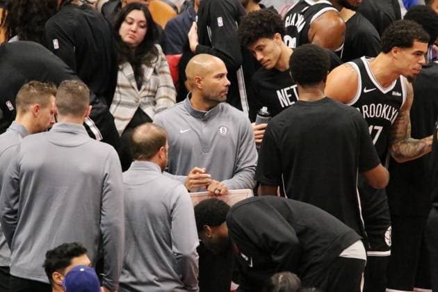 Brooklyn Nets coach Jordi Fernández (C) reacts during an NBA, Basketball Herren, USA game between the Toronto Raptors and Brooklyn Nets at Scotiabank Arena in Toronto, Canada, 17 October 2025. Photo: Julio César Rivas EFE NBA: Toronto Raptors vs Brooklyn Nets !ACHTUNG: NUR REDAKTIONELLE NUTZUNG!  Copyright: xJulioxCesarxRivasx AME9141 20251018-55018259278_1