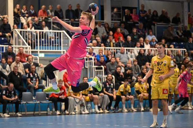 Germany, Handball, 2 Bundesliga, 8 Matchday, 2025 2026, TSV Bayer Dormagen vs HSG Krefeld Niederrhein, 17 10 2025, TSV Bayer Sportcenter, Dormagen, Germany, Frederik Sondermann TSV Bayer Dormagen, 55 on jump shot Copyright: xMarkusxVerwimpx