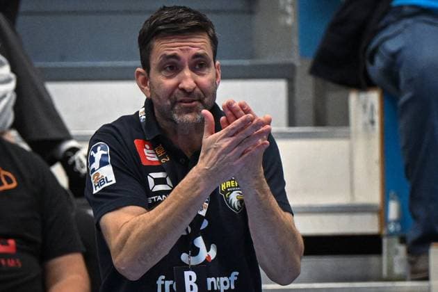 Germany, Handball, 2 Bundesliga, 8 Matchday, 2025 2026, TSV Bayer Dormagen vs HSG Krefeld Niederrhein, 17 10 2025, TSV Bayer Sportcenter, Dormagen, Germany, Mark Schmetz HSG Krefeld Niederrhein, Coach Copyright: xMarkusxVerwimpx