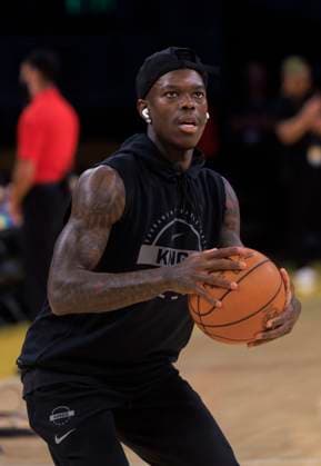 October 17, 2025, Los Angeles, California, USA: Dennis Schroder 17 of the Sacramento Kings warms up prior to their preseason NBA, Basketball Herren, USA game against the Los Angeles Lakers on Friday October 17, 2025 at Crypto.com Arena in Los Angeles, California. ARIANA RUIZ PI Los Angeles USA - ZUMAp124 20251017_zaa_p124_048 Copyright: xArianaxRuizx