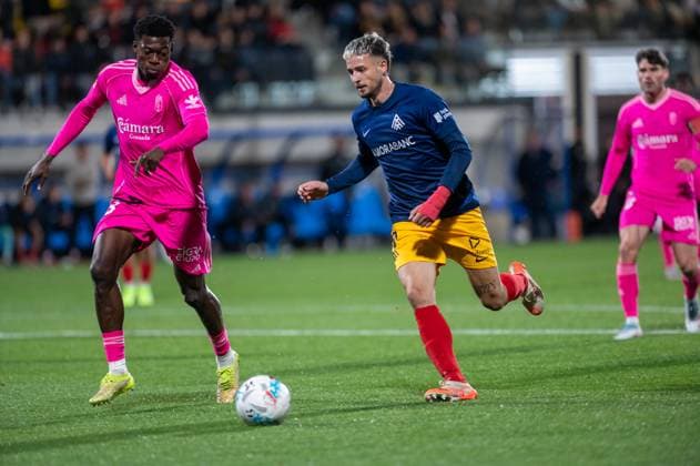 Andorra CF v Granada CF - LaLiga Hypermotion Manuel Nieto of FC Andorra is in action during the La Liga Hypermotion 25-26 match between FC Andorra and Granada CF at Nou Estadi de la FAF in Encamp, Andorra, on October 17, 2025. Andorra Andorra  Copyright: xMartinxSilvaxCosentinox originalFilename:silvacosentino-manuelni251017_npwy9.jpg