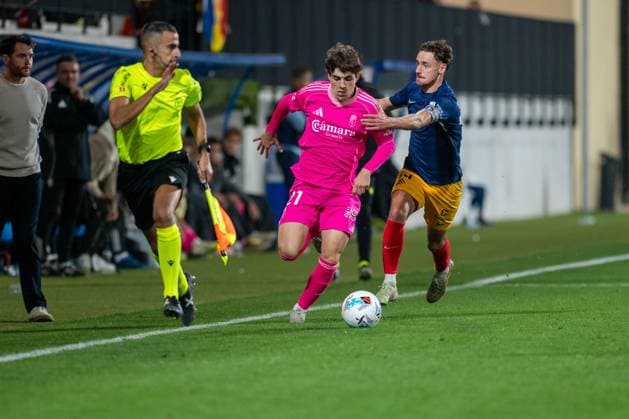 Andorra CF v Granada CF - LaLiga Hypermotion In Encamp, Andorra, on October 17, 2025, Pablo Saenz of Granada CF and Sergio Molina of FC Andorra compete for the ball during the LaLiga Hypermotion 2025-2026 match between FC Andorra and Granada CF at Estadi de la FAF. Andorra Andorra  Copyright: xMartinxSilvaxCosentinox originalFilename:silvacosentino-pablosen251017_npy5y.jpg