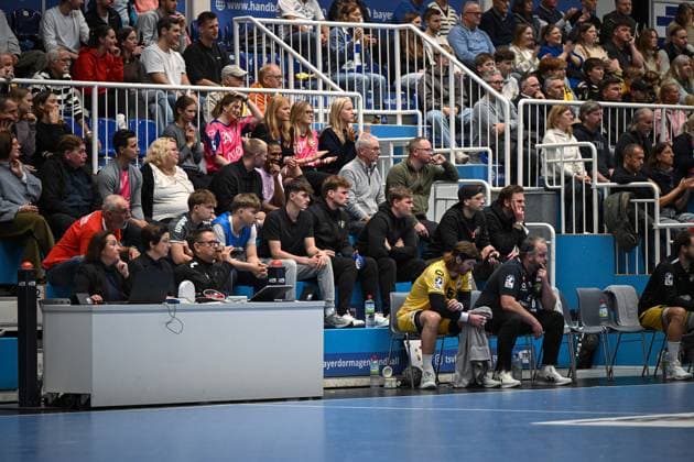 Germany, Handball, 2 Bundesliga, 8 Matchday, 2025 2026, TSV Bayer Dormagen vs HSG Krefeld Niederrhein, 17 10 2025, TSV Bayer Sportcenter, Dormagen, Germany, Referee court Copyright: xMarkusxVerwimpx