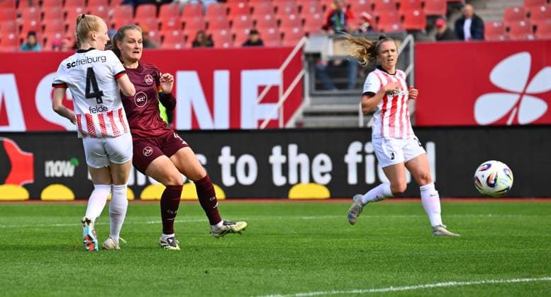 17 10 2025 Soccer season 2025 2026 1 Google Pixel Women Bundesliga 07 Matchday 1 FC Nuremberg FCN Club Clubfrauen SC Freiburg Sportfoto Zink xwoxzix Luisa Guttenberger 4, 1 FC Nuremberg FCN scored goal goal shot to 1 0 against Meret Felde 4 , SC Freiburg
