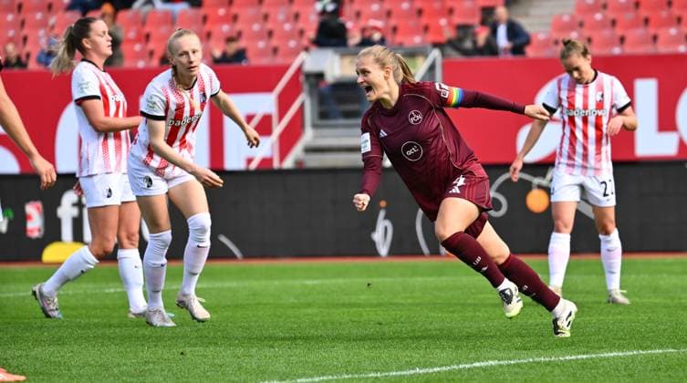 17 10 2025 Soccer season 2025 2026 1 Google Pixel Women Bundesliga 07 Matchday 1 FC Nürnberg FCN Club Clubfrauen SC Freiburg Sportfoto Zink xwoxzix Goal celebration Joy after goal Goal shot to 1 0 by Luisa Guttenberger 4, 1 FC Nürnberg FCN