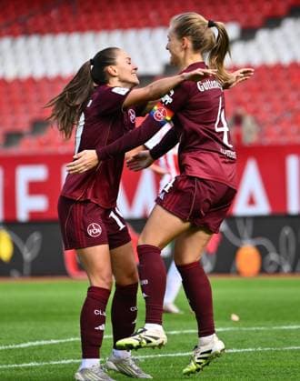 17 10 2025 Soccer season 2025 2026 1 Google Pixel Women Bundesliga 07 Matchday 1 FC Nürnberg FCN Club Clubfrauen SC Freiburg Sportfoto Zink xwoxzix Goal celebration Joy after goal Goal shot to 1 0 by Luisa Guttenberger 4, 1 FC Nürnberg FCN Sanja Homann 19, 1 FC Nürnberg FCN Luisa Guttenberger 4, 1 FC Nürnberg FCN