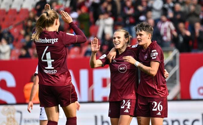 17 10 2025 Soccer Season 2025 2026 1 Google Pixel Women Bundesliga 07 Matchday 1 FC Nürnberg FCN Club Clubfrauen SC Freiburg Sportfoto Zink xwoxzix Goal celebration Joy after goal Goal shot to 1 0 by Luisa Guttenberger 4, 1 FC Nürnberg FCN Luisa Guttenberger 4, 1 FC Nürnberg FCN Nastassja Lein 24, 1 FC Nürnberg FCN Aneta Polaskova 26, 1 FC Nürnberg FCN