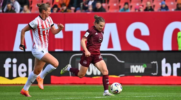 17 10 2025 Soccer Season 2025 2026 1 Google Pixel Women Bundesliga 07 Matchday 1 FC Nürnberg FCN Club Clubfrauen SC Freiburg Sportfoto Zink xwoxzix Julia Stierli 5 , SC Freiburg Nastassja Lein 24, 1 FC Nürnberg FCN shortly before goal Goal shot to 1 0 by Luisa Guttenberger 4, 1 FC Nürnberg FCN , not in picture
