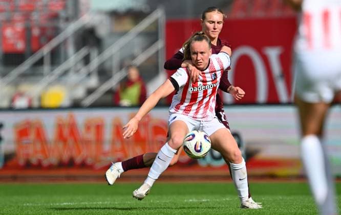 17 10 2025 Soccer Season 2025 2026 1 Google Pixel Women Bundesliga 07 Matchday 1 FC Nürnberg FCN Club Clubfrauen SC Freiburg Sportfoto Zink xwoxzix Luca Birkholz 23 , SC Freiburg in front of Oliwia Wos 15, 1 FC Nürnberg FCN