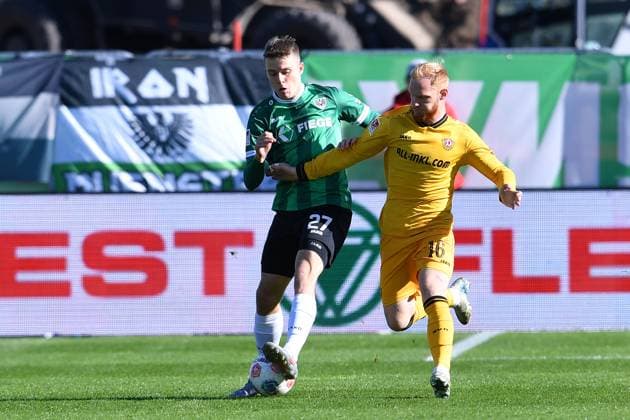 Soccer 2 Bundesliga 9 Matchday SC Preußen Münster Dynamo Dresden on 18 10 2025 at LVM Preußenstadion in Münster Jano ter Horst Münster , left Nils Gustav Georg Fröling Dresden , right DFL regulations prohibit any use of photographs as image sequences and or quasi video xRx