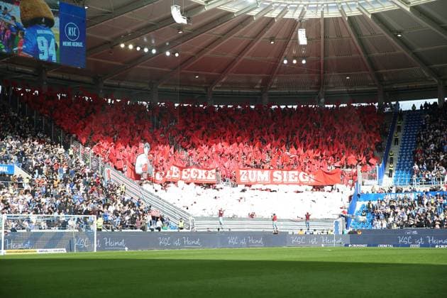 18 10 2025, xrekx, Soccer 2 Bundesliga, Karlsruher SC 1 FC Kaiserslautern v l FCK Fans ,Atmosphere, Scarves, Shirt, Flag, Banner, Ultras, Spectators, Visitors, Choreo, Choreography, atmosphere, spectators, Visitors DFL DFB REGULATIONS PROHIBIT ANY USE OF PHOTOGRAPHS as IMAGE SEQUENCES and or QUASI VIDEO Karlsruhe