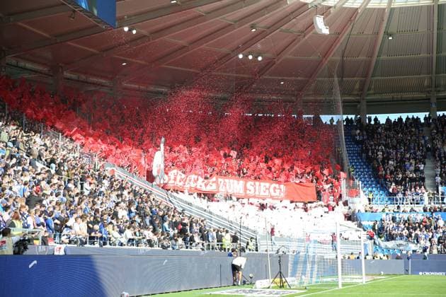 18 10 2025, xrekx, Soccer 2 Bundesliga, Karlsruher SC 1 FC Kaiserslautern v l FCK Fans ,Atmosphere, Scarves, Shirt, Flag, Banner, Ultras, Spectators, Visitors, Choreo, Choreography, atmosphere, spectators, Visitors DFL DFB REGULATIONS PROHIBIT ANY USE OF PHOTOGRAPHS as IMAGE SEQUENCES and or QUASI VIDEO Karlsruhe